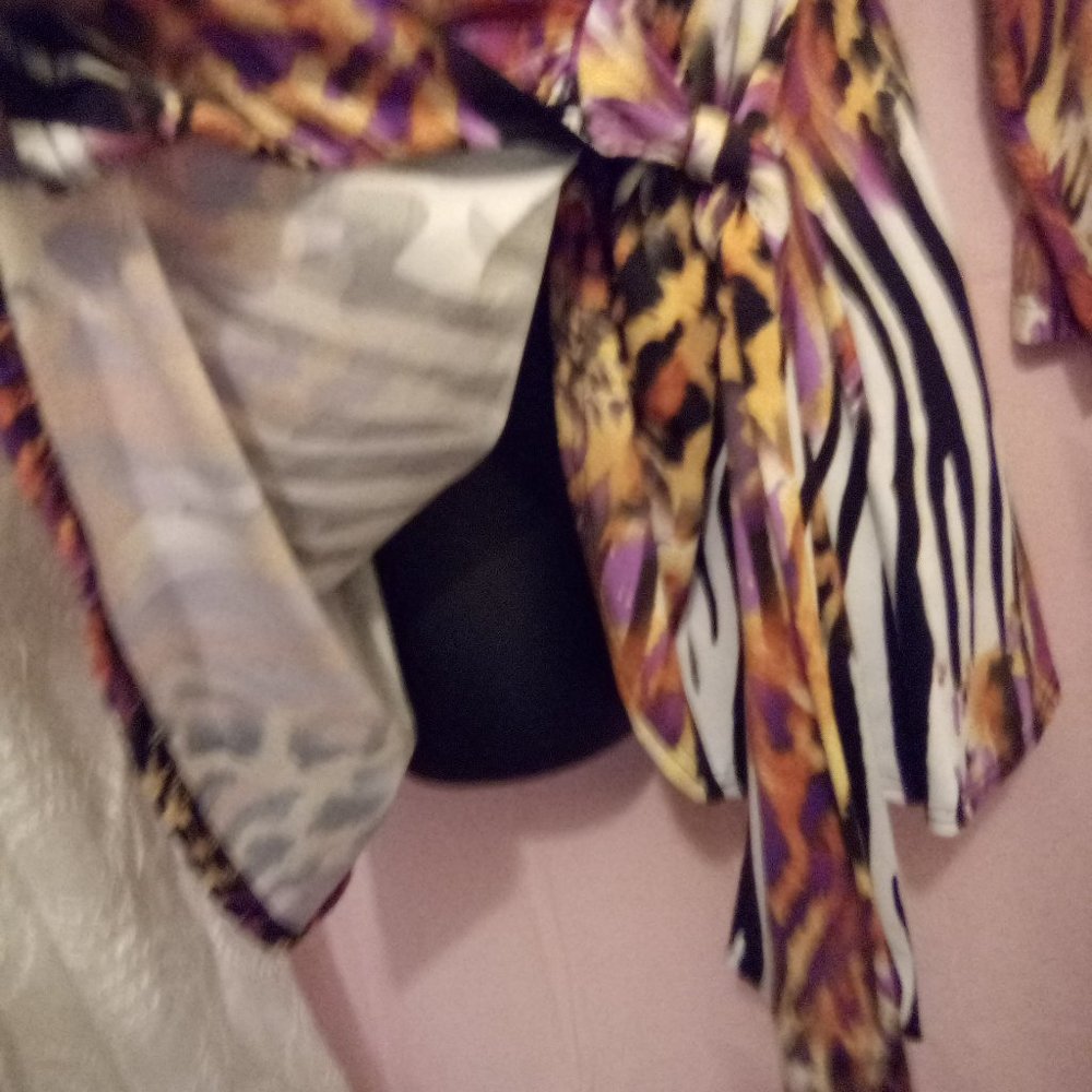 Unique Blouse - Picture 3 of 6